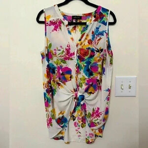 Melissa Paige Sleeveless Button Down Floral Blouse‎